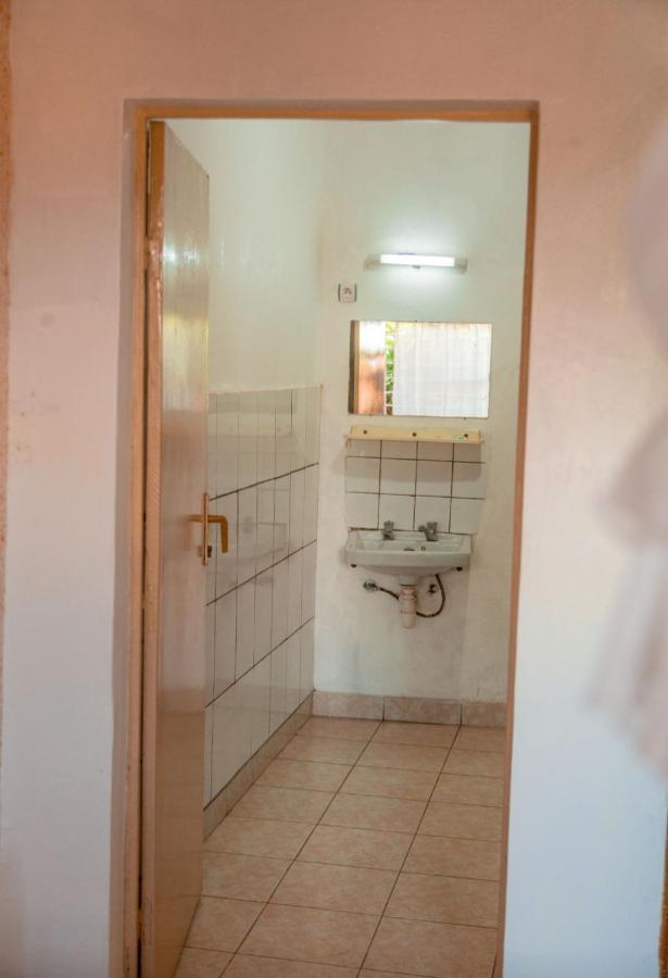 Auberge La Caverne 키갈리 외부 사진
